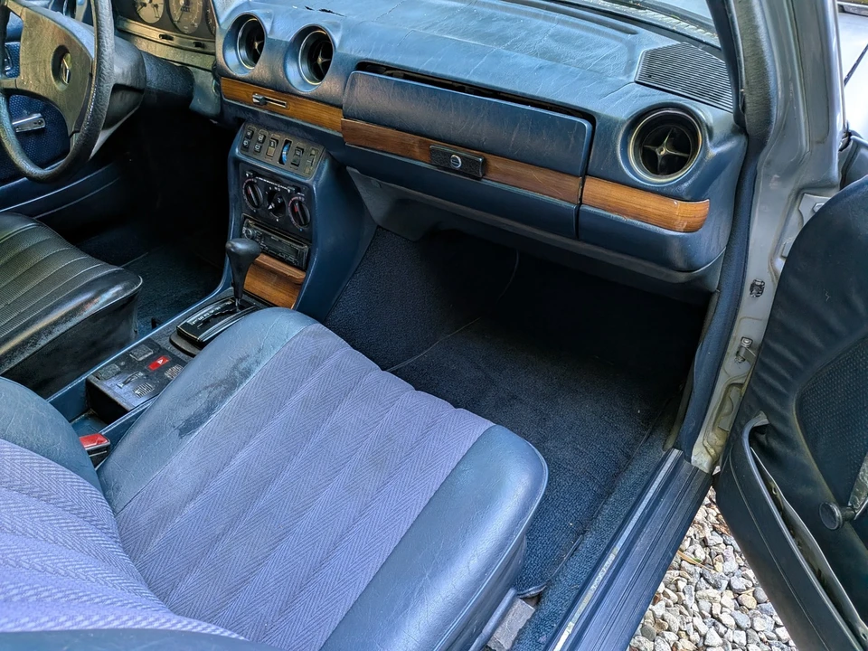 1982 Mercedes-Benz 190E - Image 25 of 31