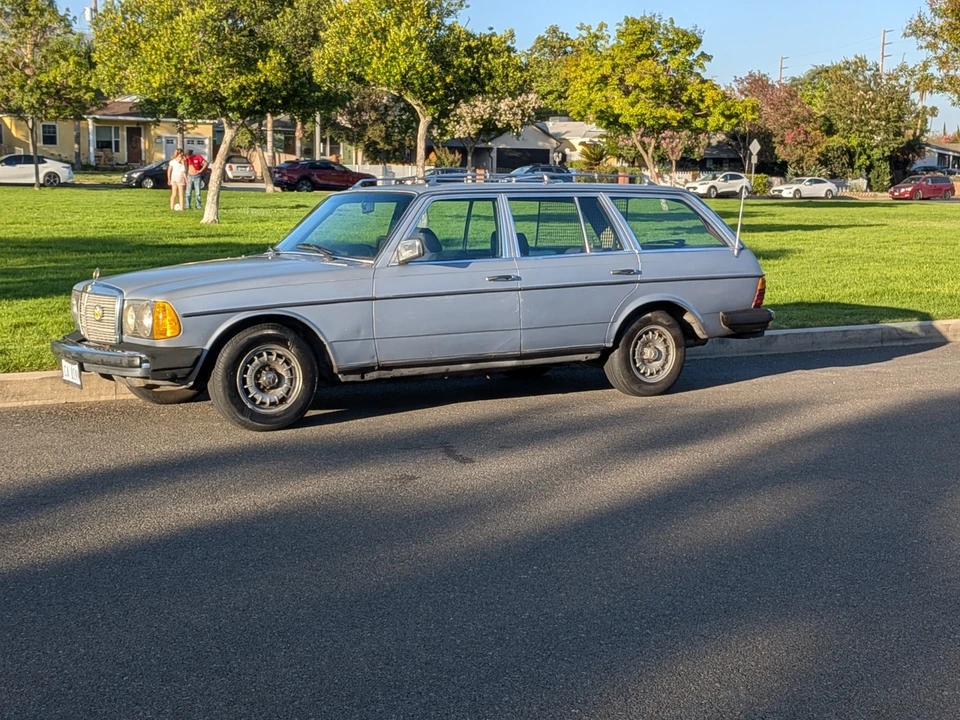 1982 Mercedes-Benz 190E - Image 12 of 31
