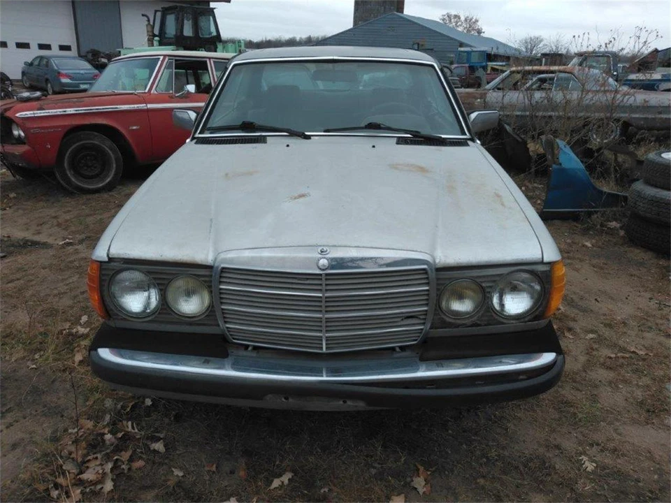 1982 Mercedes-Benz W123 Coupe (C123) - Image 2 of 9