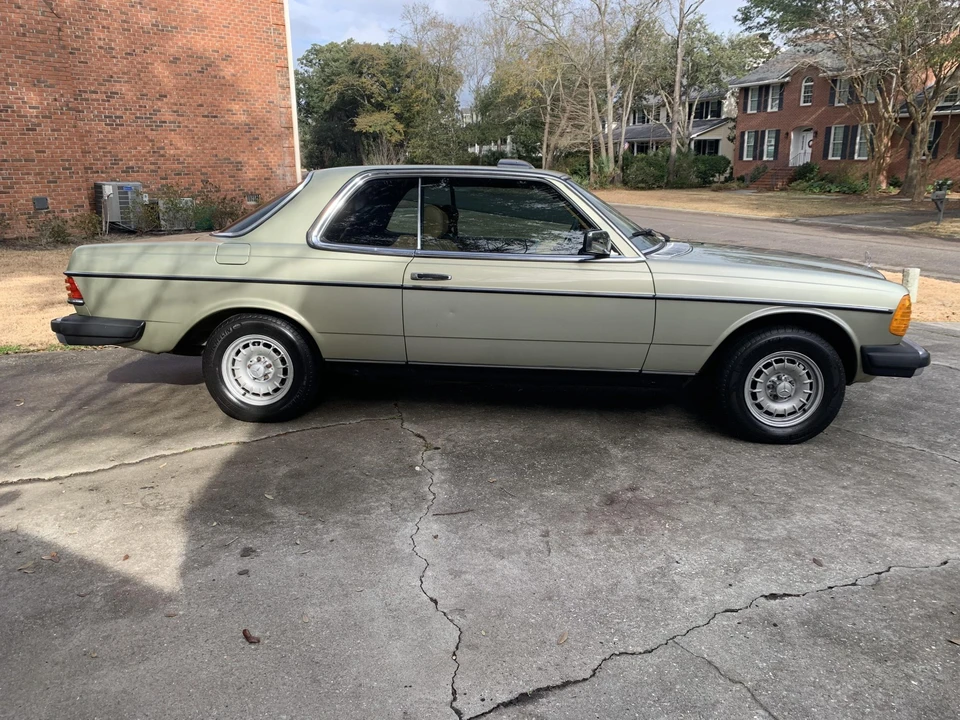 1982 Mercedes-Benz W123 Coupe (C123) - Image 9 of 31