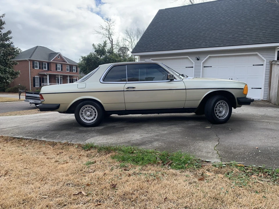 1982 Mercedes-Benz W123 Coupe (C123) - Image 10 of 31