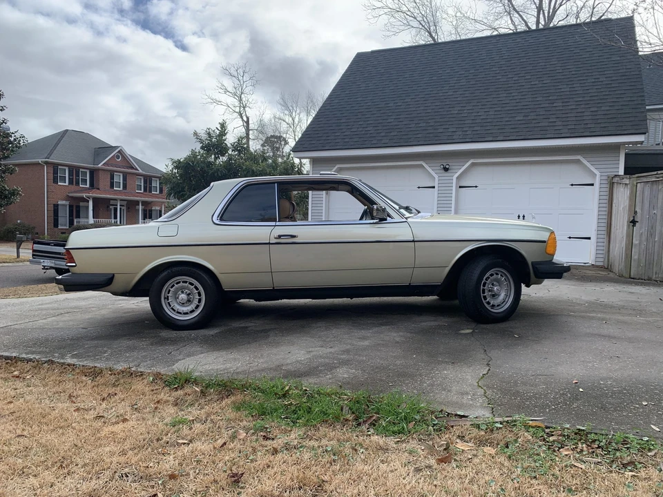 1982 Mercedes-Benz W123 Coupe (C123) - Image 11 of 31