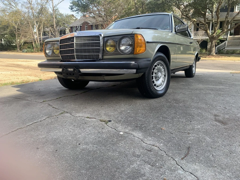 1982 Mercedes-Benz W123 Coupe (C123) - Image 2 of 31
