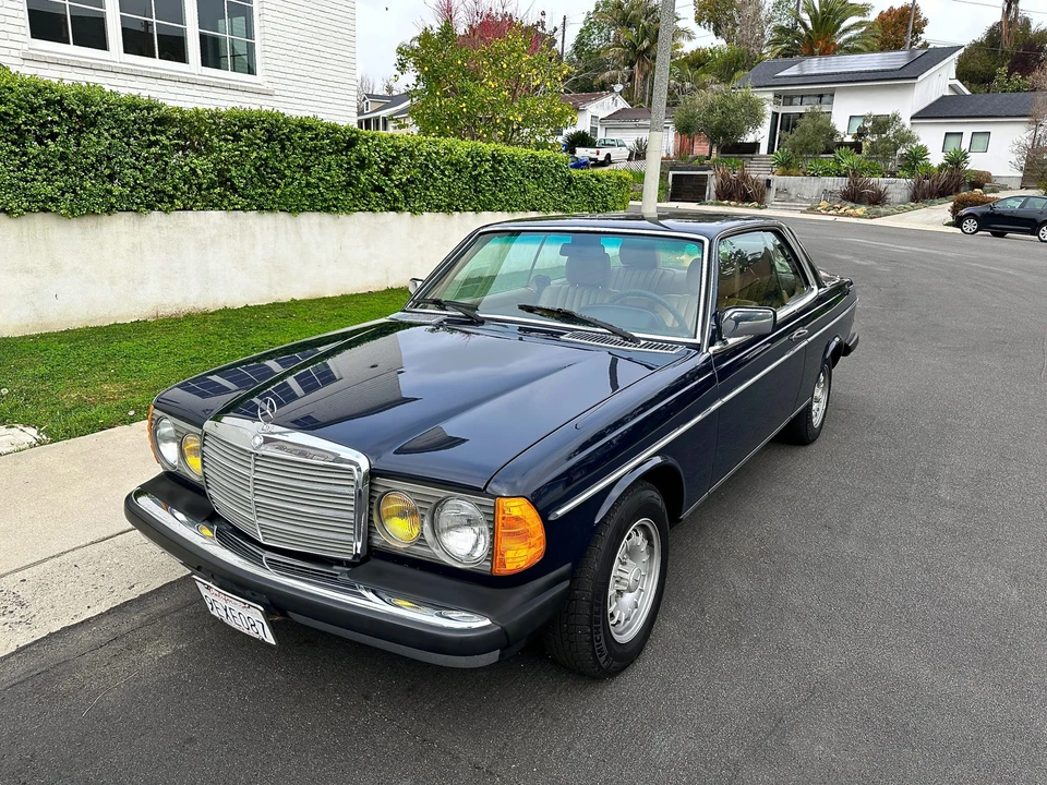 1982 Mercedes-Benz W123 Coupe (C123) - Image 3 of 31