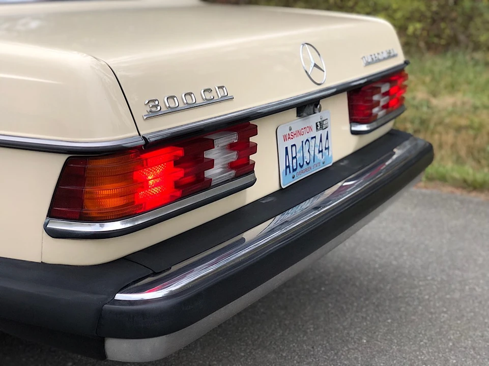 1982 Mercedes-Benz W123 Coupe (C123) - Image 24 of 31