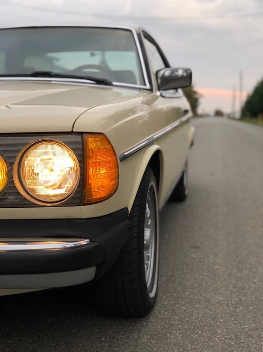 1982 Mercedes-Benz W123 Coupe (C123) - Image 13 of 31