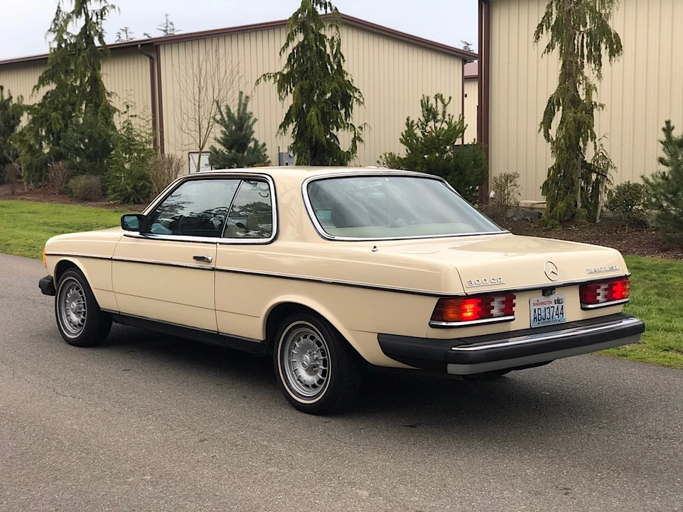 1982 Mercedes-Benz W123 Coupe (C123) - Image 9 of 31