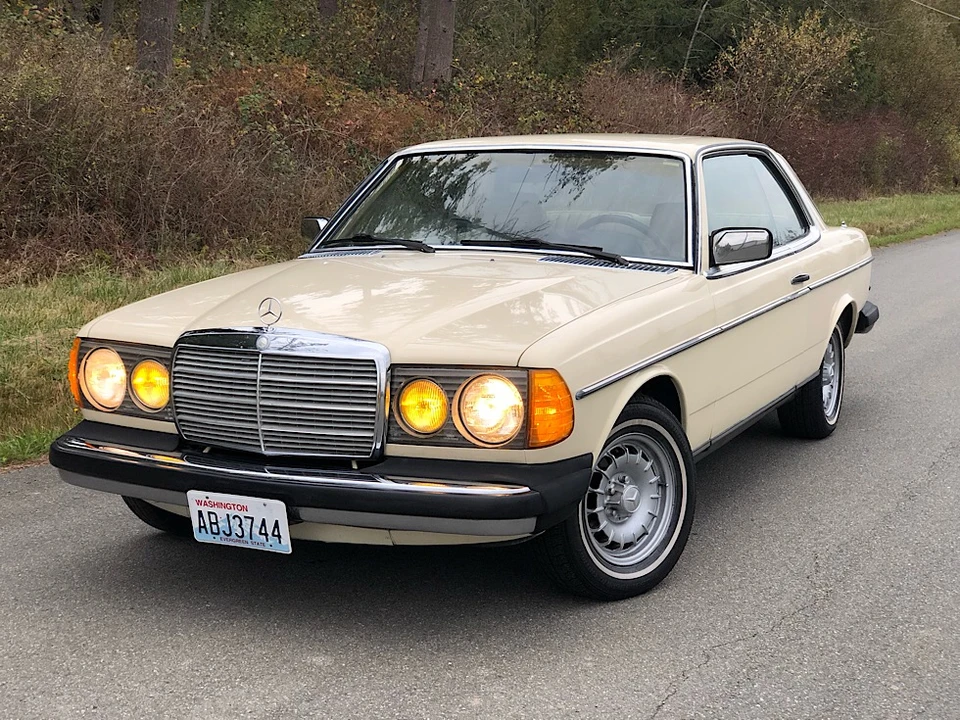 1982 Mercedes-Benz W123 Coupe (C123) - Image 3 of 31