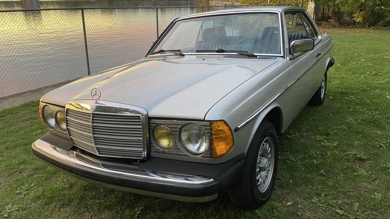 1982 Mercedes-Benz W123 Coupe (C123) - Image 9 of 31