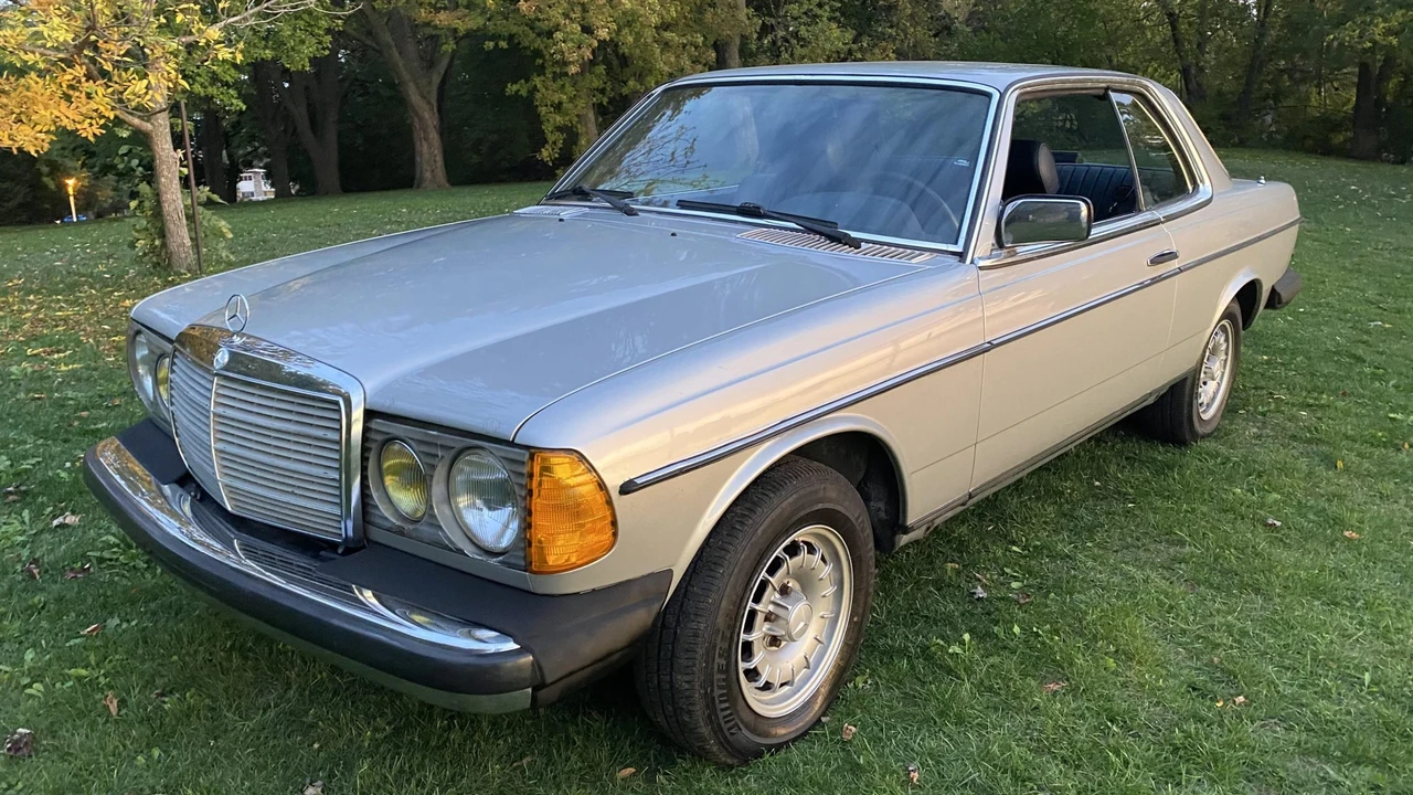 1982 Mercedes-Benz W123 Coupe (C123) - Image 8 of 31