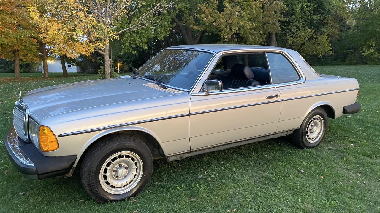 1982 Mercedes-Benz W123 Coupe (C123) - Image 4 of 31