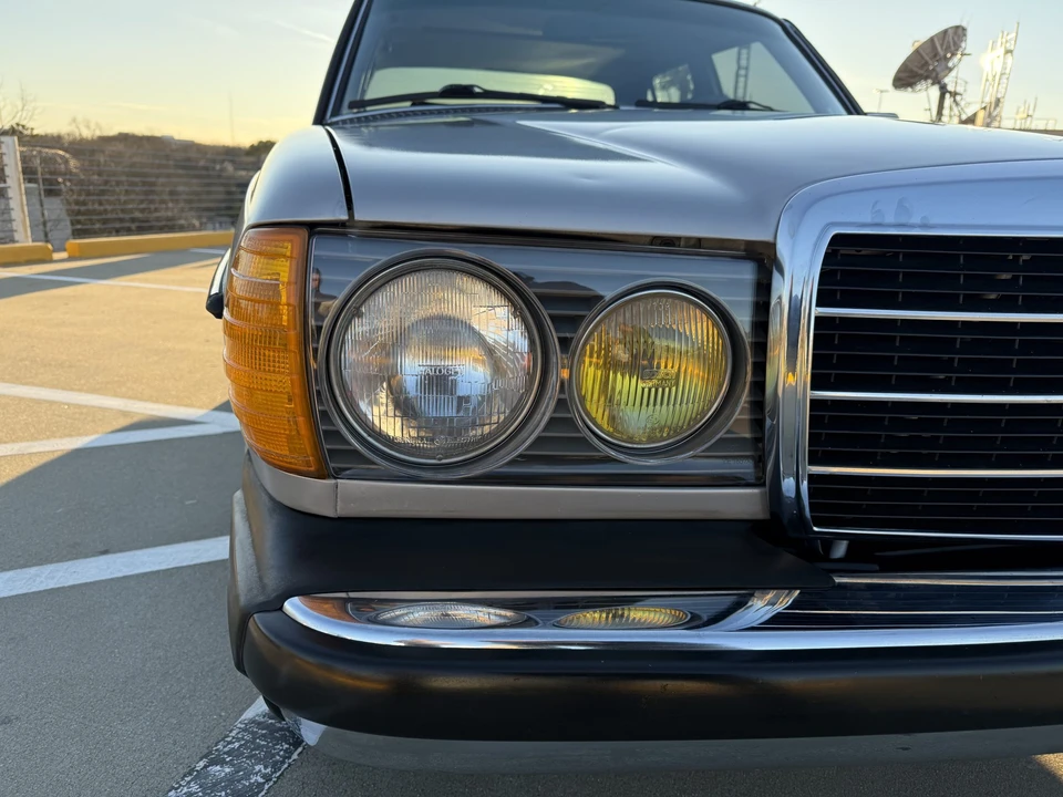 1982 Mercedes-Benz W123 Sedan - Image 10 of 31