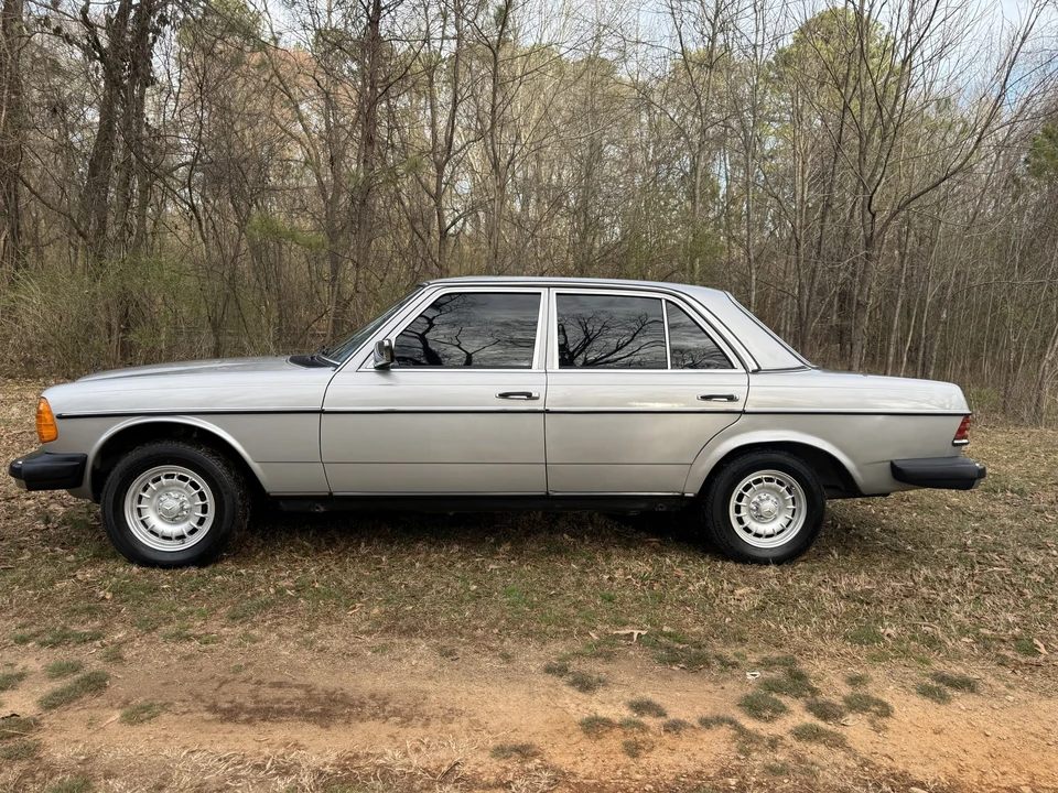 1982 Mercedes-Benz W123 Sedan - Image 3 of 31