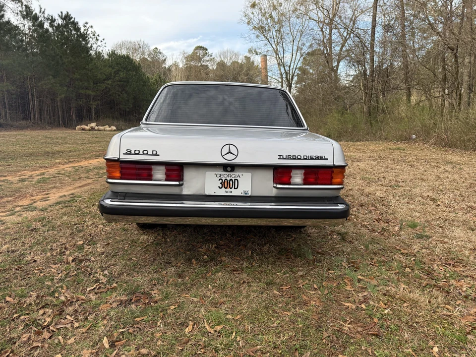 1982 Mercedes-Benz W123 Sedan - Image 5 of 31