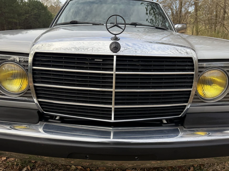 1982 Mercedes-Benz W123 Sedan - Image 12 of 31