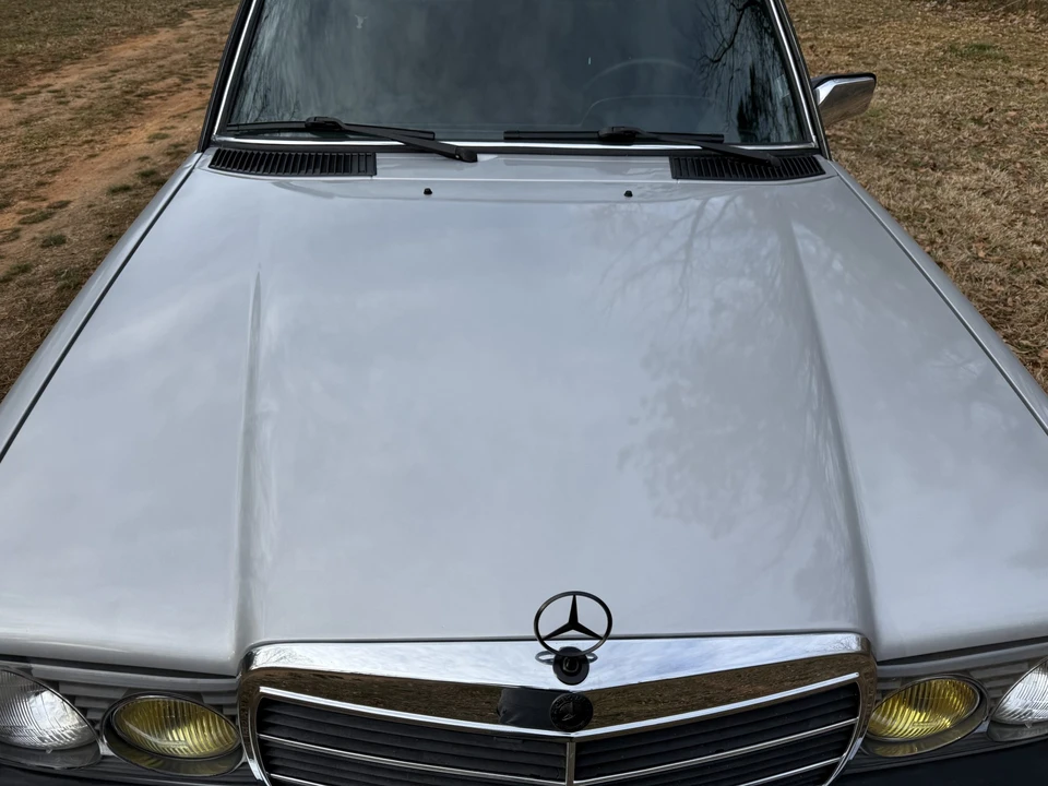 1982 Mercedes-Benz W123 Sedan - Image 28 of 31