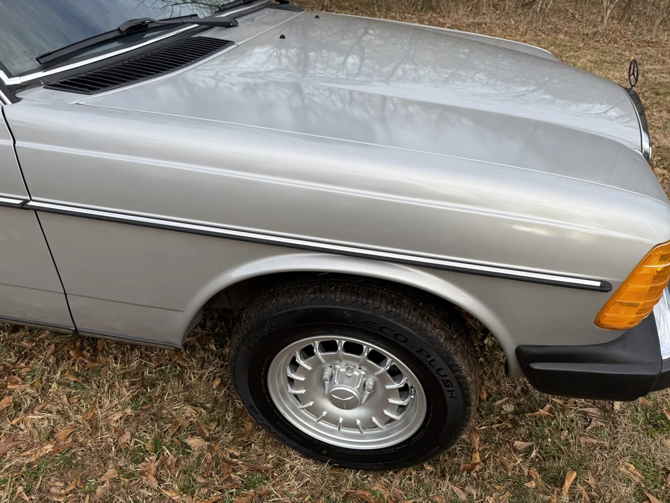 1982 Mercedes-Benz W123 Sedan - Image 27 of 31