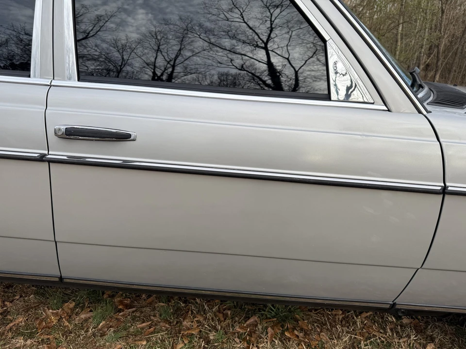 1982 Mercedes-Benz W123 Sedan - Image 26 of 31