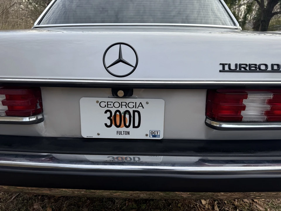 1982 Mercedes-Benz W123 Sedan - Image 22 of 31