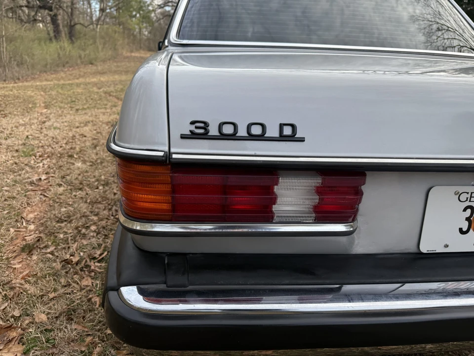 1982 Mercedes-Benz W123 Sedan - Image 20 of 31