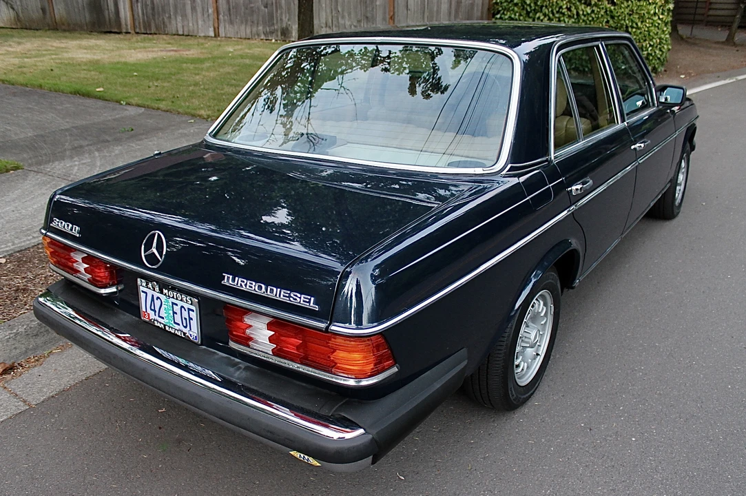 1982 Mercedes-Benz W123 Sedan - Image 21 of 31
