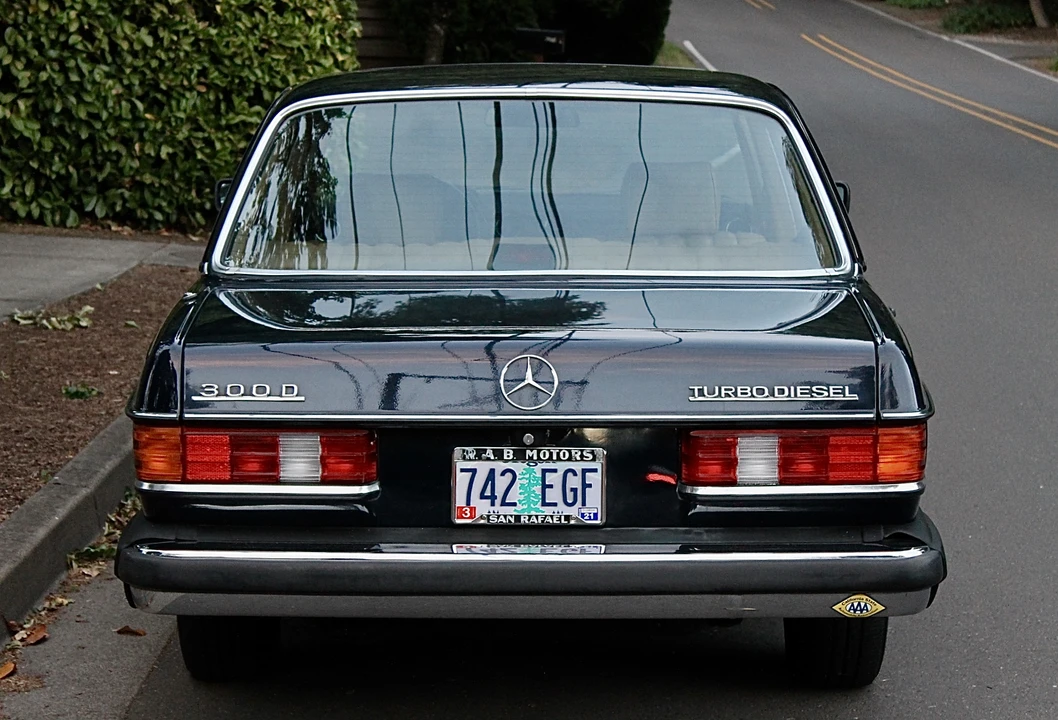 1982 Mercedes-Benz W123 Sedan - Image 22 of 31