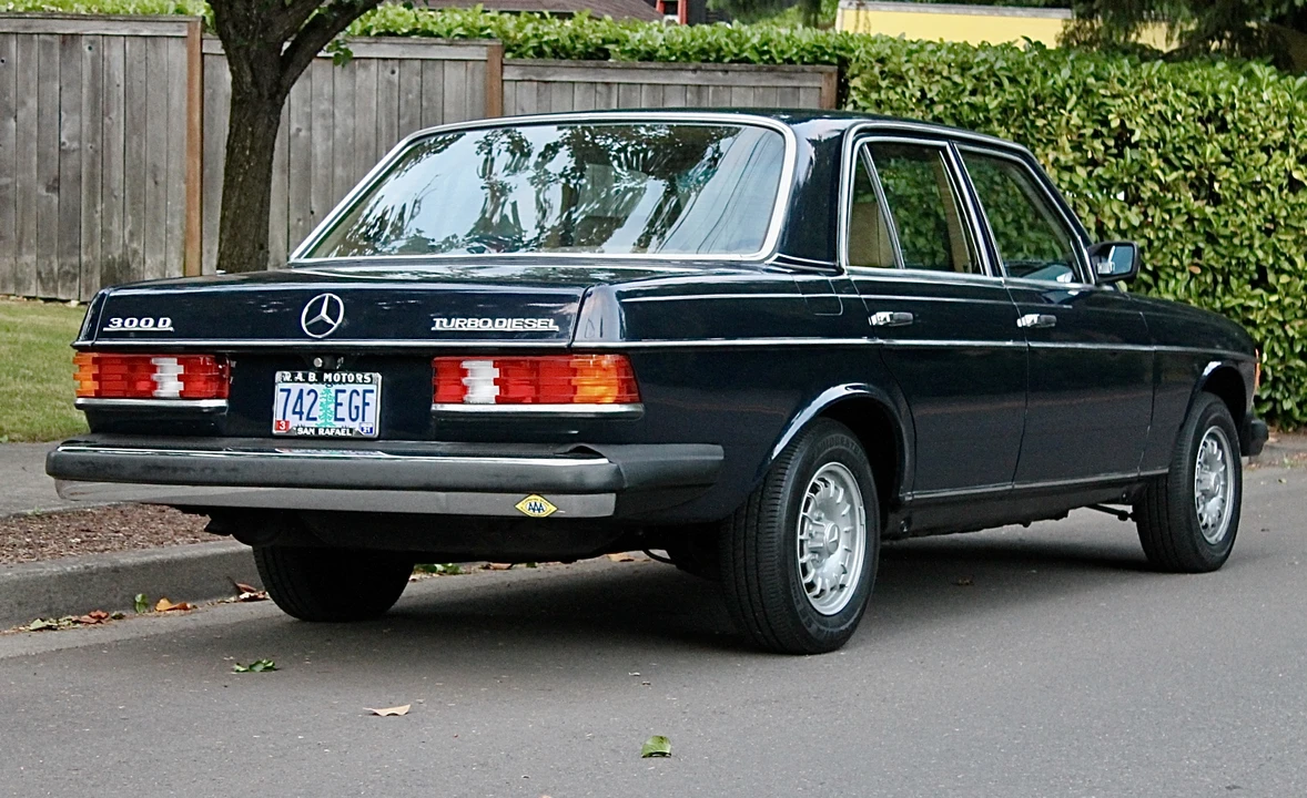 1982 Mercedes-Benz W123 Sedan - Image 20 of 31