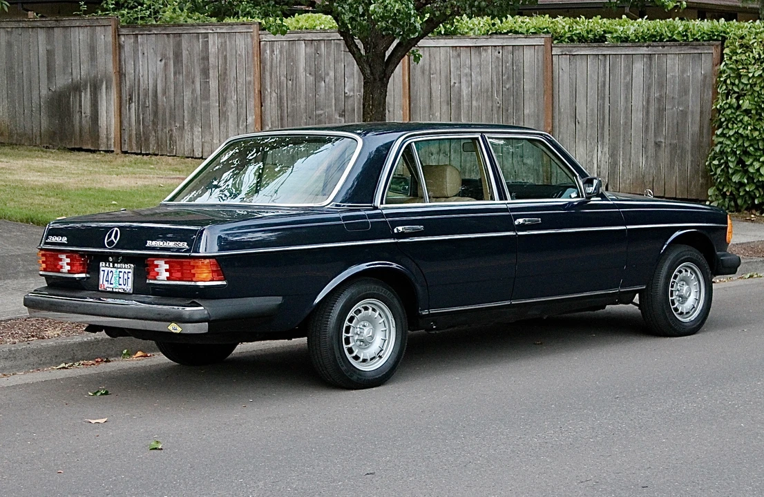 1982 Mercedes-Benz W123 Sedan - Image 18 of 31