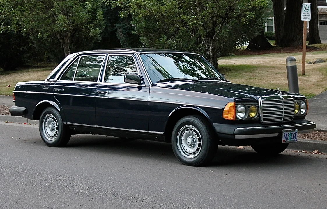 1982 Mercedes-Benz W123 Sedan - Image 13 of 31