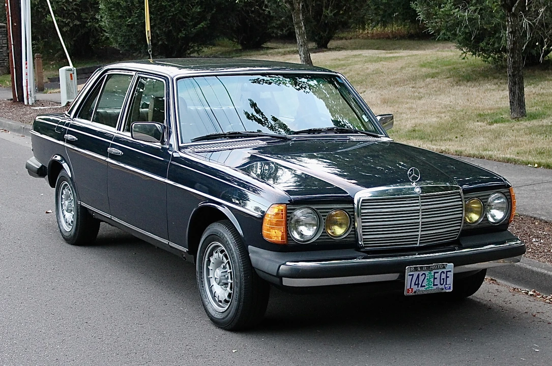 1982 Mercedes-Benz W123 Sedan - Image 12 of 31
