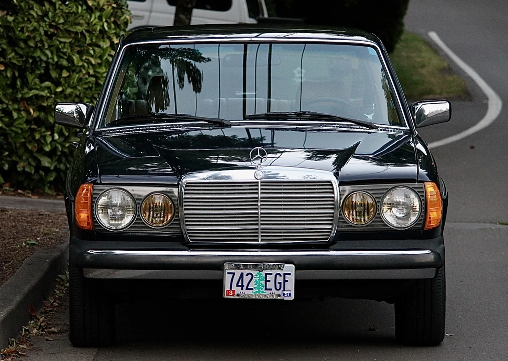 1982 Mercedes-Benz W123 Sedan - Image 8 of 31
