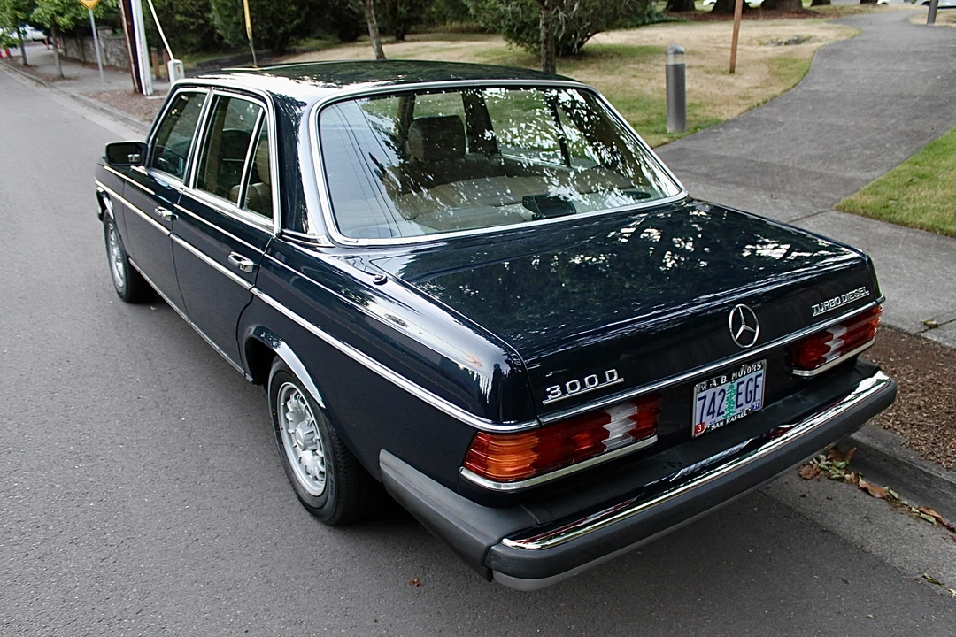1982 Mercedes-Benz W123 Sedan - Image 24 of 31