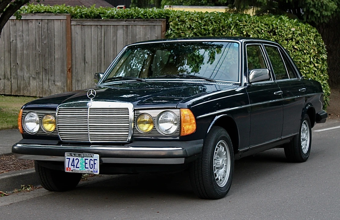 1982 Mercedes-Benz W123 Sedan - Image 6 of 31