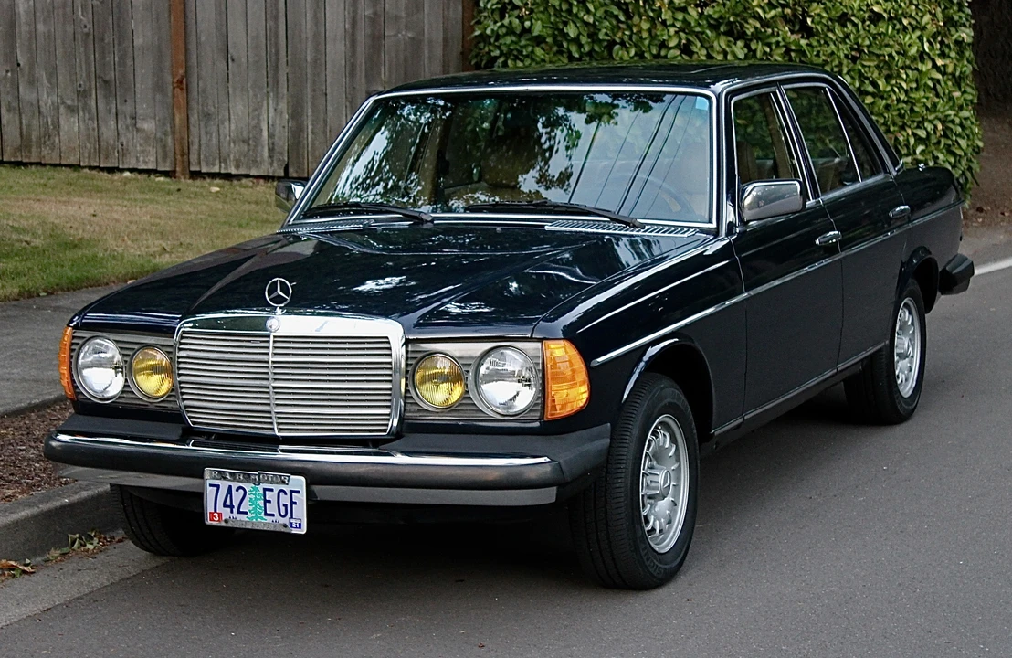1982 Mercedes-Benz W123 Sedan - Image 5 of 31