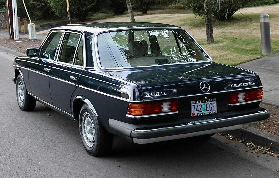 1982 Mercedes-Benz W123 Sedan - Image 26 of 31