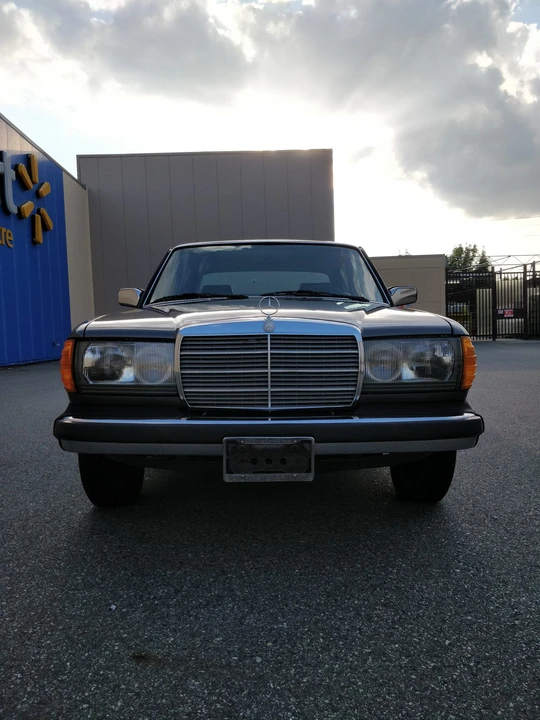 1982 Mercedes-Benz W123 Sedan - Image 11 of 31