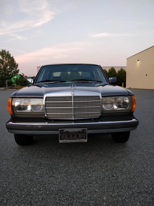 1982 Mercedes-Benz W123 Sedan - Image 28 of 31
