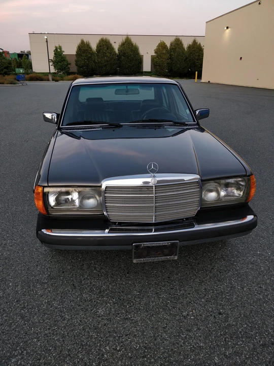 1982 Mercedes-Benz W123 Sedan - Image 27 of 31