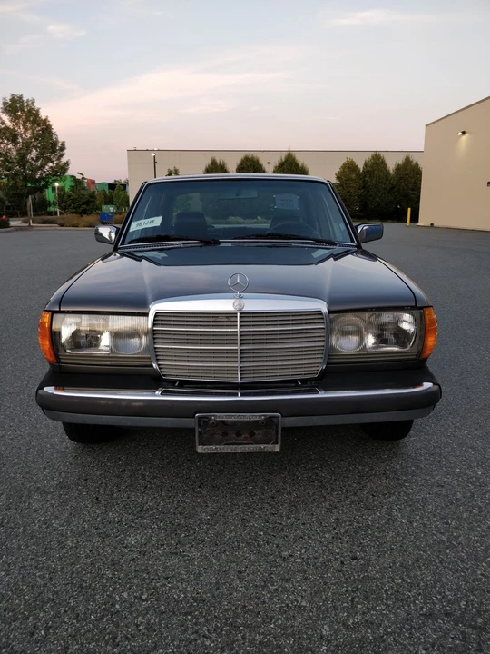 1982 Mercedes-Benz W123 Sedan - Image 26 of 31