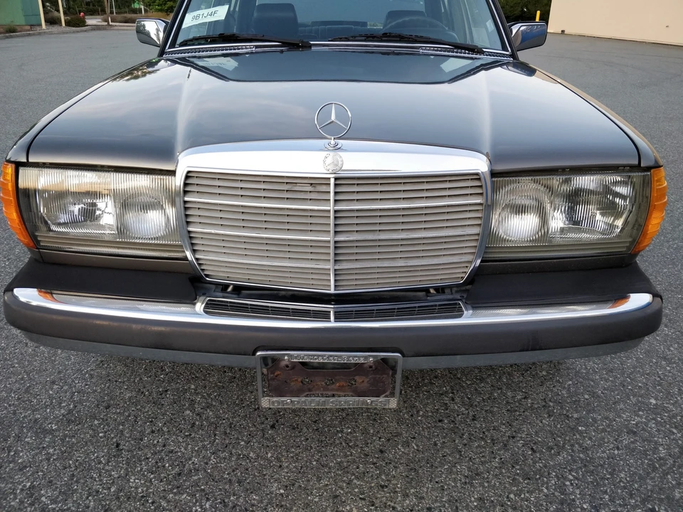 1982 Mercedes-Benz W123 Sedan - Image 25 of 31