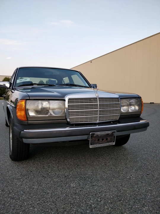 1982 Mercedes-Benz W123 Sedan - Image 24 of 31