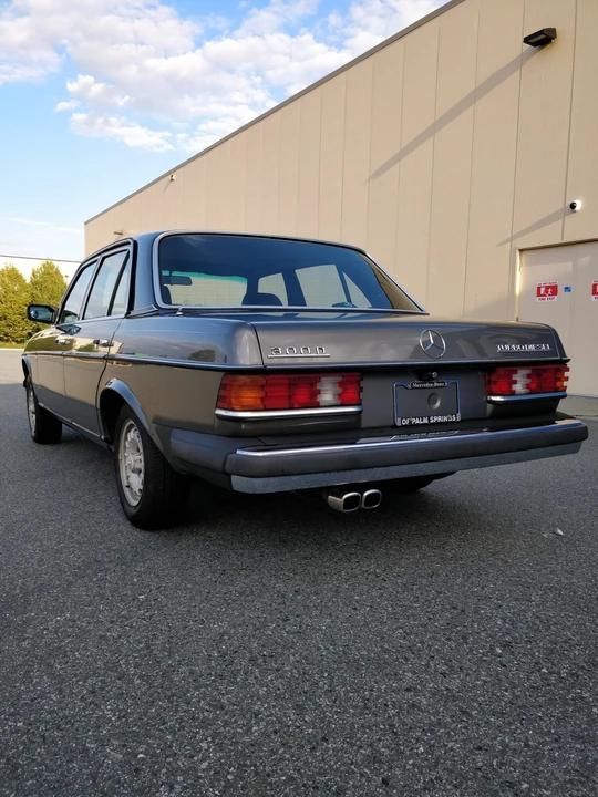 1982 Mercedes-Benz W123 Sedan - Image 8 of 31