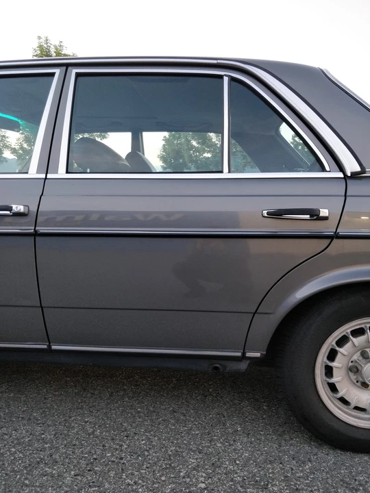 1982 Mercedes-Benz W123 Sedan - Image 23 of 31
