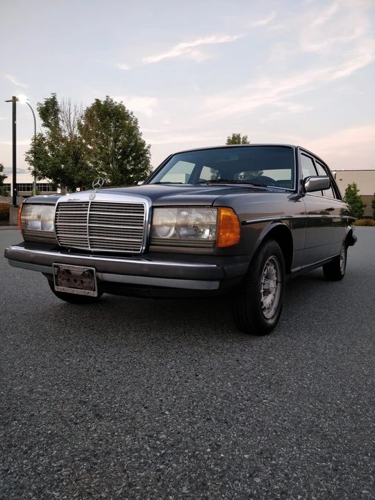 1982 Mercedes-Benz W123 Sedan - Image 7 of 31