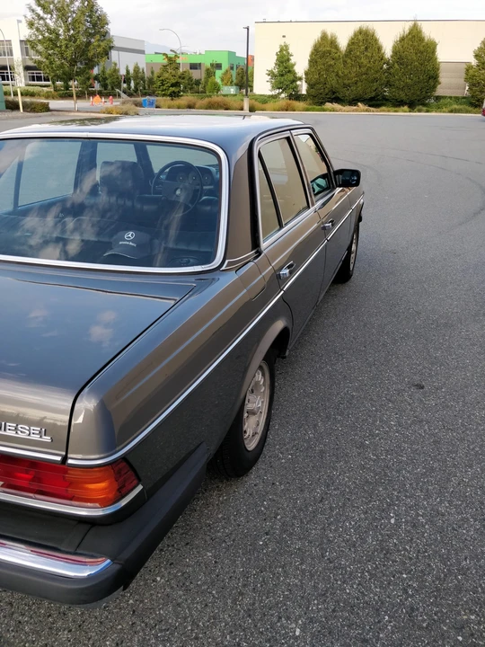 1982 Mercedes-Benz W123 Sedan - Image 22 of 31