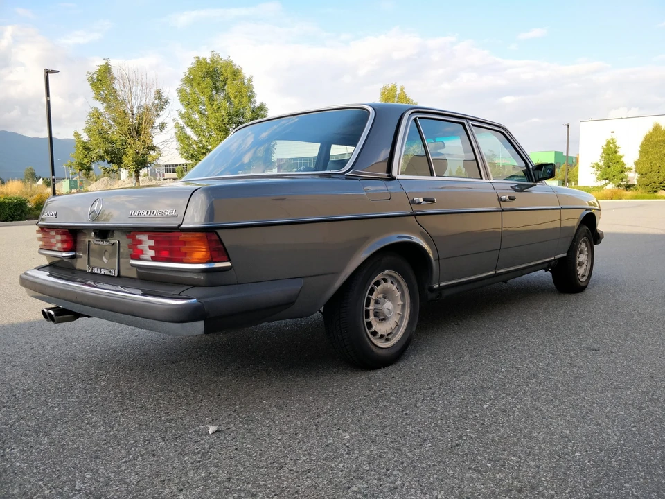 1982 Mercedes-Benz W123 Sedan - Image 6 of 31