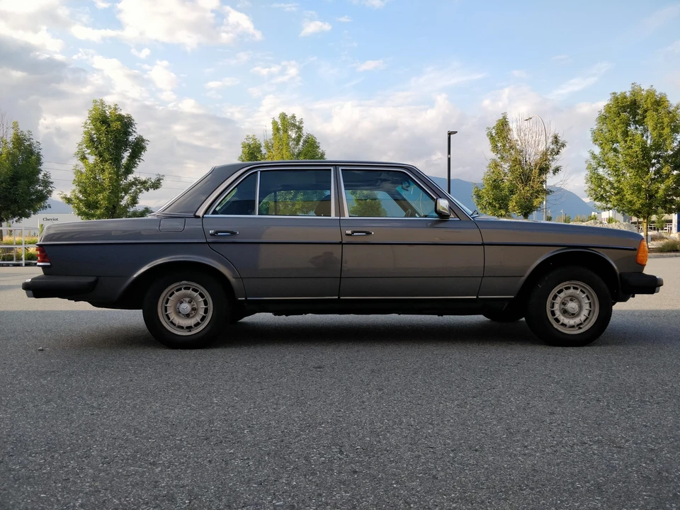 1982 Mercedes-Benz W123 Sedan - Image 5 of 31