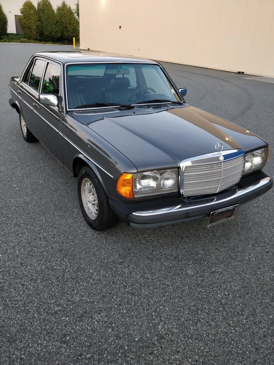 1982 Mercedes-Benz W123 Sedan - Image 21 of 31