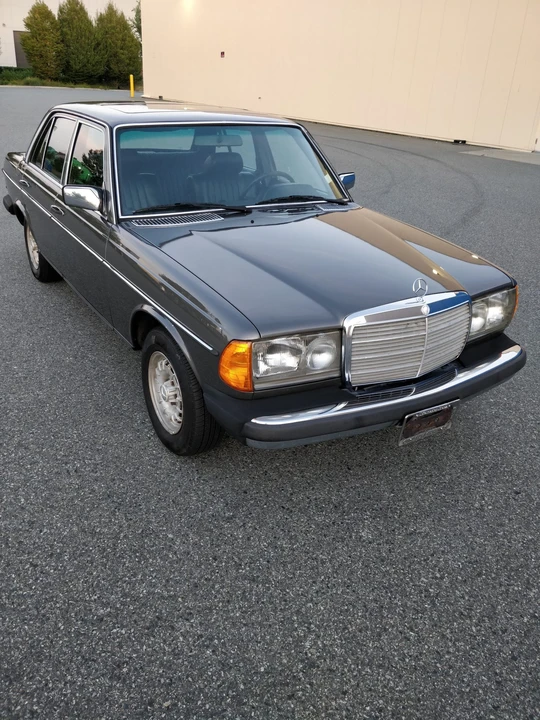 1982 Mercedes-Benz W123 Sedan - Image 20 of 31