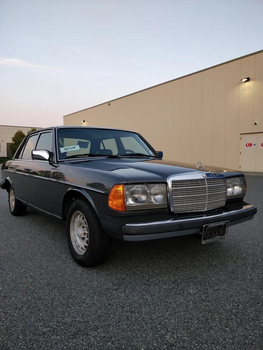 1982 Mercedes-Benz W123 Sedan - Image 4 of 31